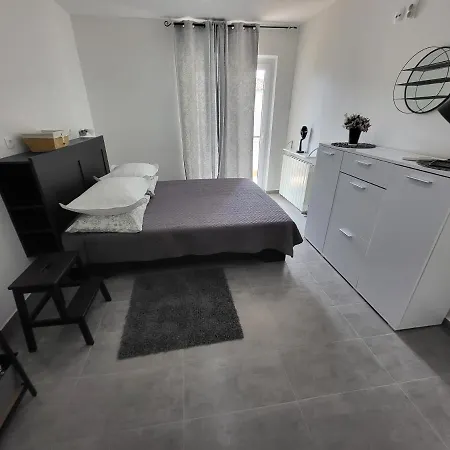 Nikmar Apartment *