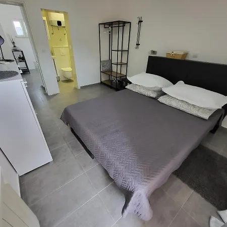 Апартаменти Nikmar *