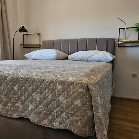 Апартаменти Nikmar *